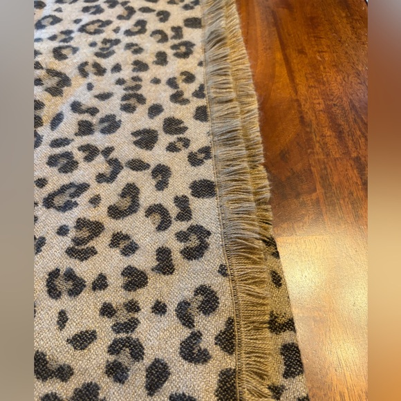 J. Crew Reversible Poncho Wrap Leopard EUC - Picture 7 of 9